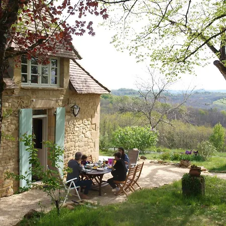 Three Lovely G Tes Surrounded By Nature With Private Swimming Pool And Garden Peyzac-le-Moustier