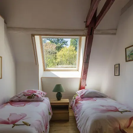 Three Lovely G Tes Surrounded By Nature With Private Swimming Pool And Garden Holiday home *